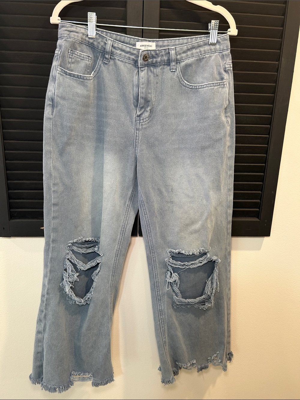 ANNETTE Light Blue Distressed Cropped Jeans